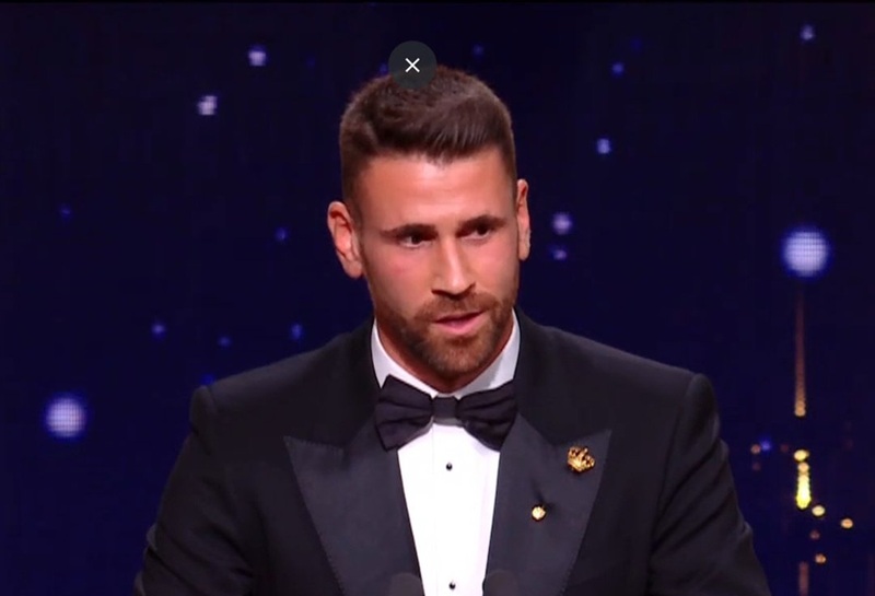 أوناي سيمون يتوج بجائزة ياشين لأفضل حارس مرمى في العالم 2026