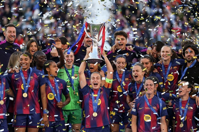 برشلونة يتوج بجائزة أفضل فريق نسائي في العالم لعام 2026