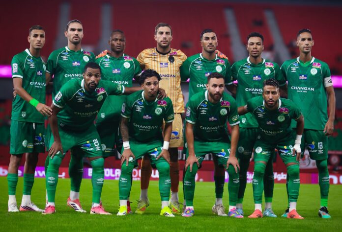 الكاف يعين طاقم تحكيم كونغولي لمباراة الرجاء وإيل كانيمي النيجيري