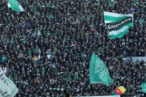 جماهير الرجاء الرياضي تحتج على أداء الفريق رغم التأهل قارياً