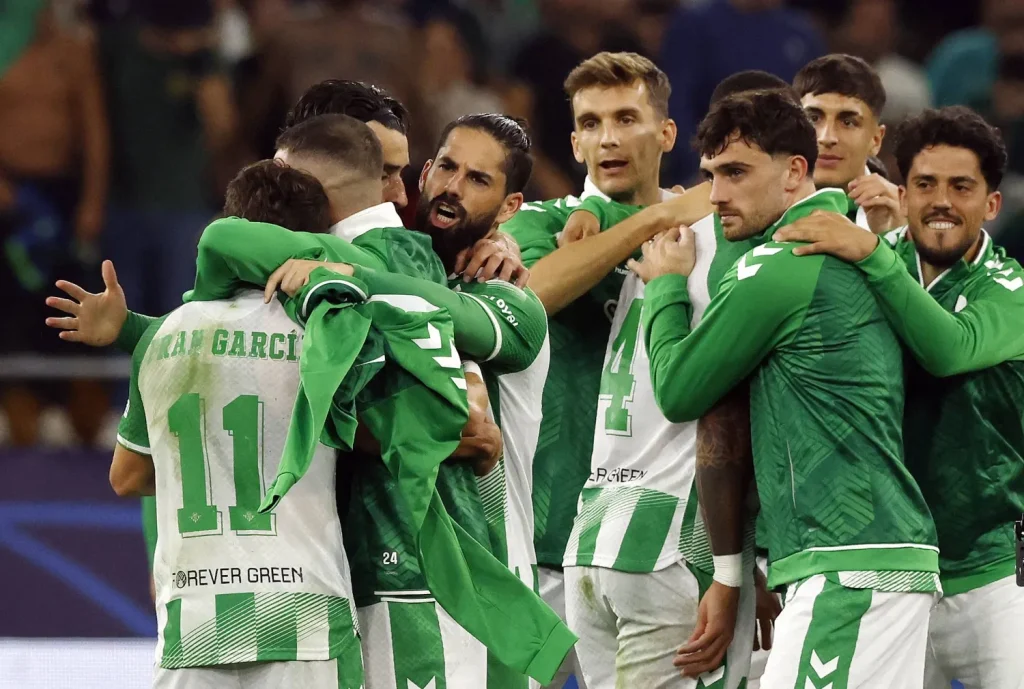 ريال بيتيس يهزم فاينورد بهدف إيسكو في دوري أبطال أوروبا