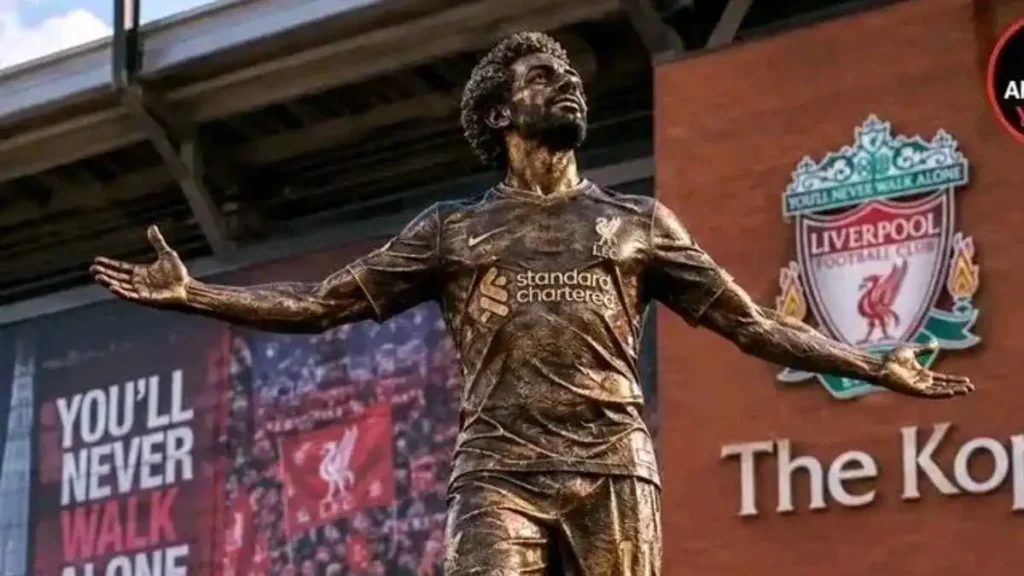 حقيقة صورة تمثال محمد صلاح الذهبي أمام ملعب أنفيلد