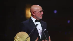 دي لا فوينتي يفوز بجائزة يوهان كرويف لأفضل مدرب لعام 2026