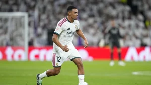 ليفربول يستبعد خيار استعادة أرنولد بعد تعثر تجربته مع ريال مدريد