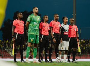 لاعبو المغرب الفاسي يرفضون دخول مستودع ملابس ملعب أسيك ميموزا