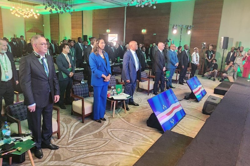 فوزي لقجع يشارك في مؤتمر استراتيجية "الكاف" بجزيرة سال