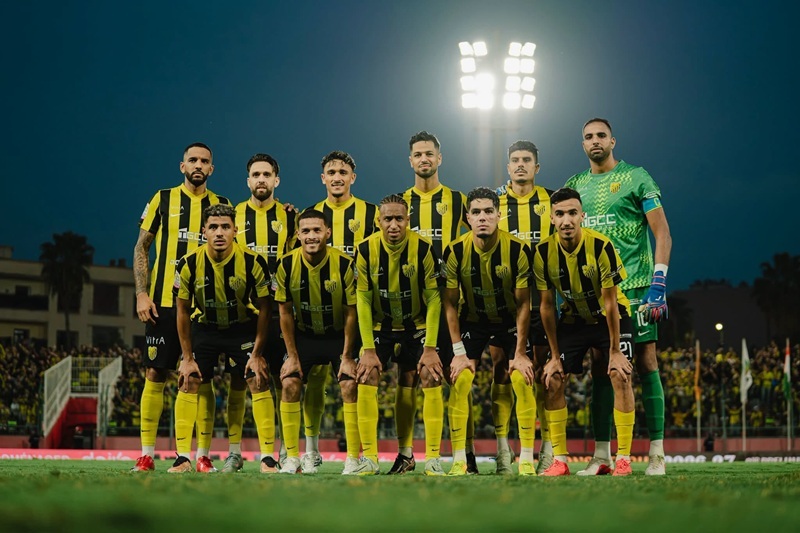 المغرب الفاسي يتعادل مع أسيك ميموزا ويؤجل الحسم للإياب