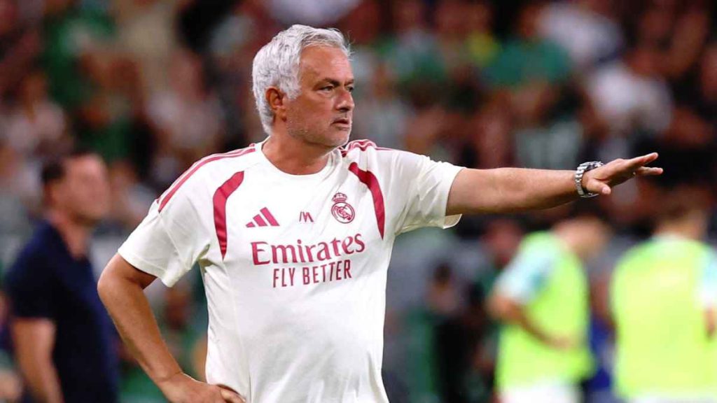 مورينيو ينتقد تقنية الفيديو بعد فوز ريال مدريد على برشلونة