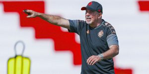 نصر الدين نابي يعلن قائمة الوداد لمواجهة المغرب التطواني