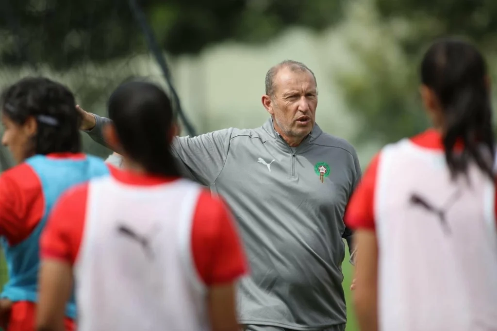 المنتخب المغربي النسوي يستهل معسكره الإعدادي بقيادة المدرب إيريك بلاهيك