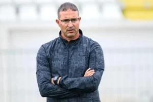 الرجاء الرياضي يعلن تعيين عبد الكريم الجيناني مدرباً مساعداً للفريق الأول